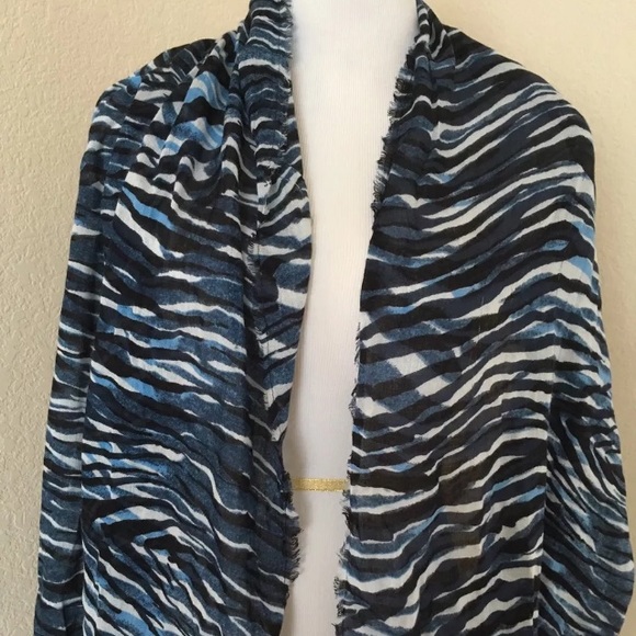 Blue shawl or bathing suit cover wavy stripes - Picture 2 of 5